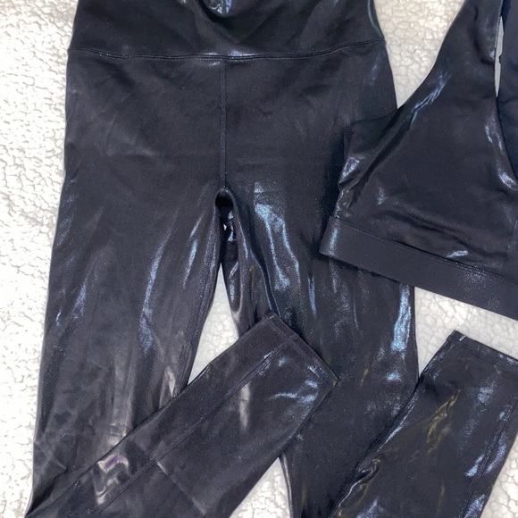 Fabletics Workout Set - Picture 6 of 6